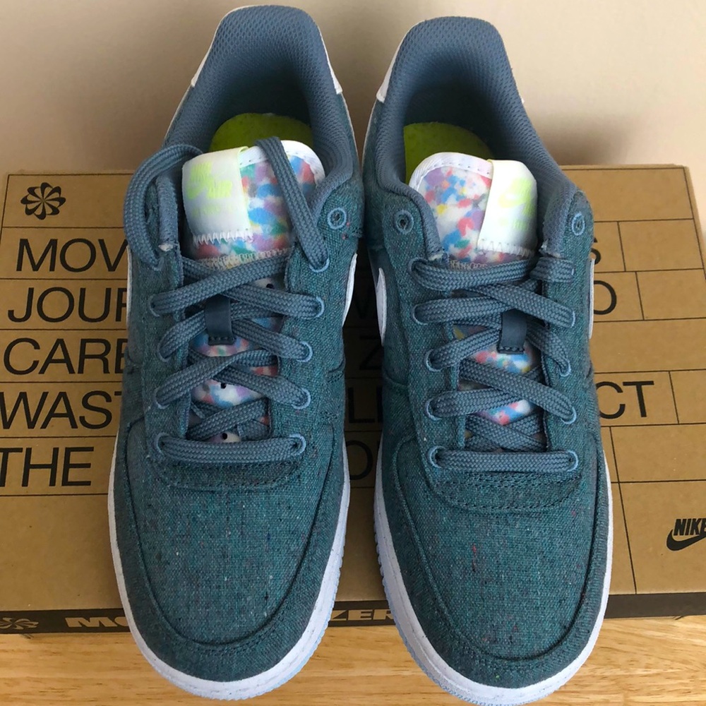 💙💚NIKE AIR FORCE 1 ‘07 SNEAKERS💚💙 - Picture 3 of 8